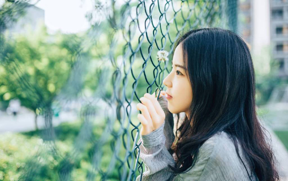 你多学一样本事，就少说一句求人的话。